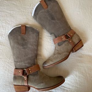 Kork-Ease Alvra Taupe Suede Cowboy Boots Size 8 - NEW IN BOX